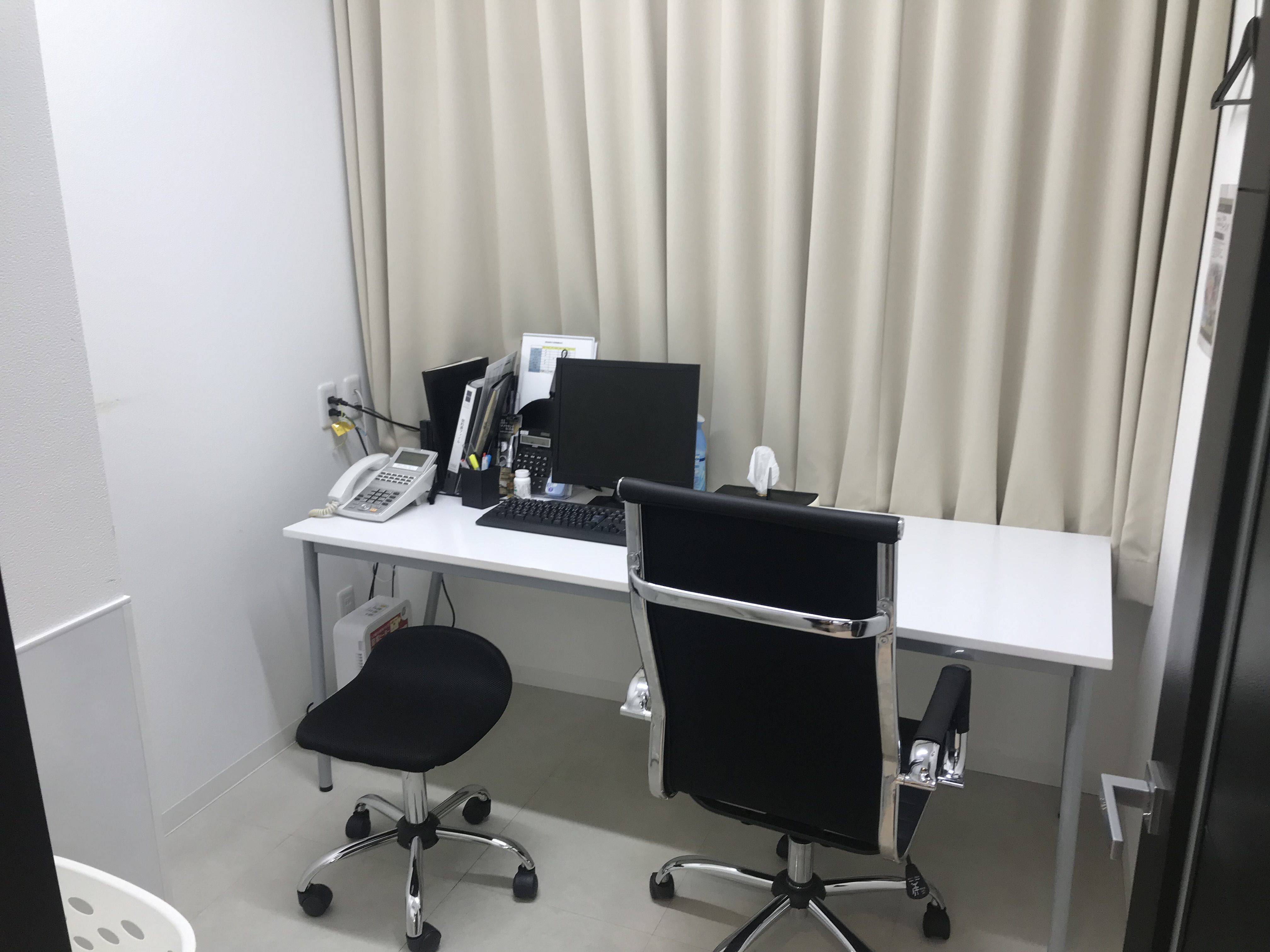 ゴリラクリニックに行く際の持ち物は身分証明書だけ!保険証は不要です。